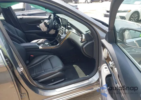 2018 Mercedes-Benz C 300 z USA, uszkodzony, nr VIN WDDWF4JB1JR357884